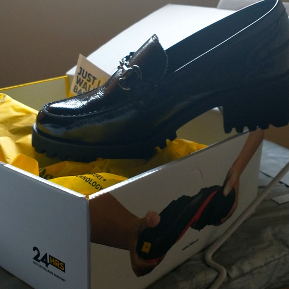 Black leather loafers made in Spain size 38 - Picture 1 of 4